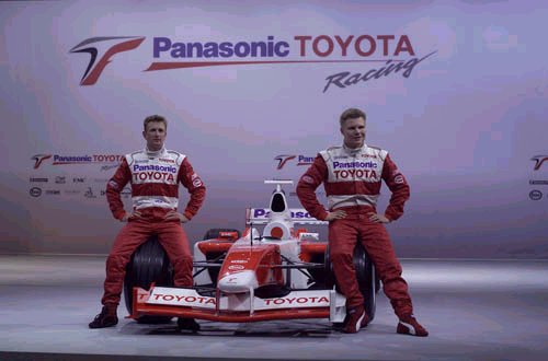 Toyota TF102 AP04 - Car with drivers